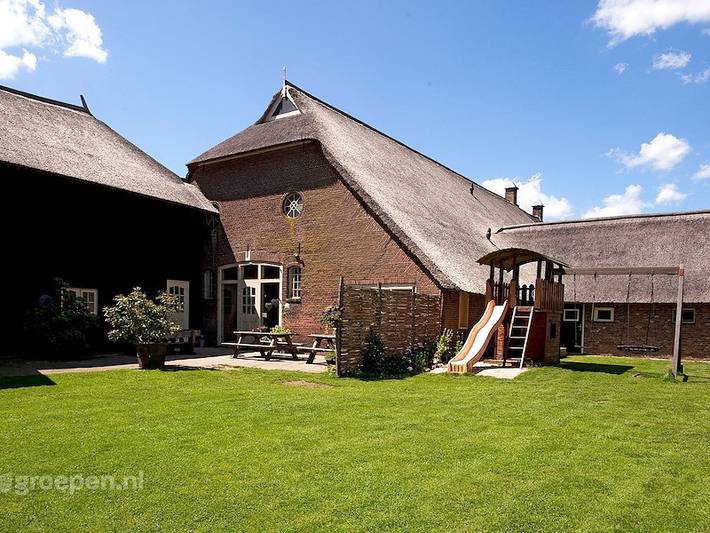 Ferienhaus für 32 Personen, mit Balkon/Terrasse und Terrasse in Balkbrug