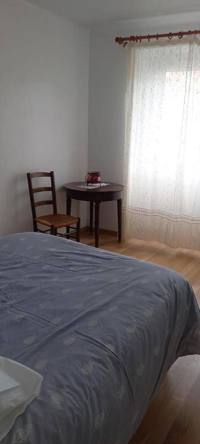 Gîte pour 6 personnes, avec vue et terrasse dans Brézins - 3