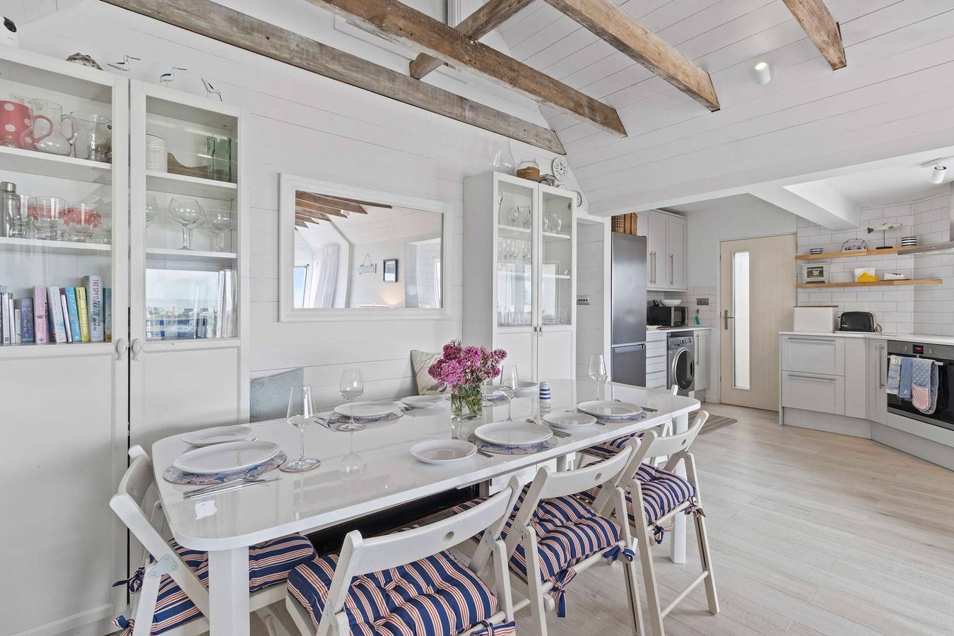 Stunning Beachfront Bungalow  Ocean Views & Bbq in Pevensey, East Sussex