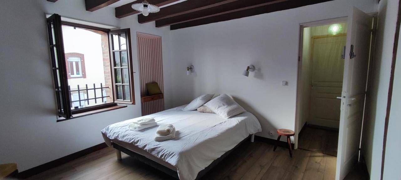 Appartement entier, Three-Bedroom Apartment in Saint-Martin-sur-Ocre, Région de Montargis