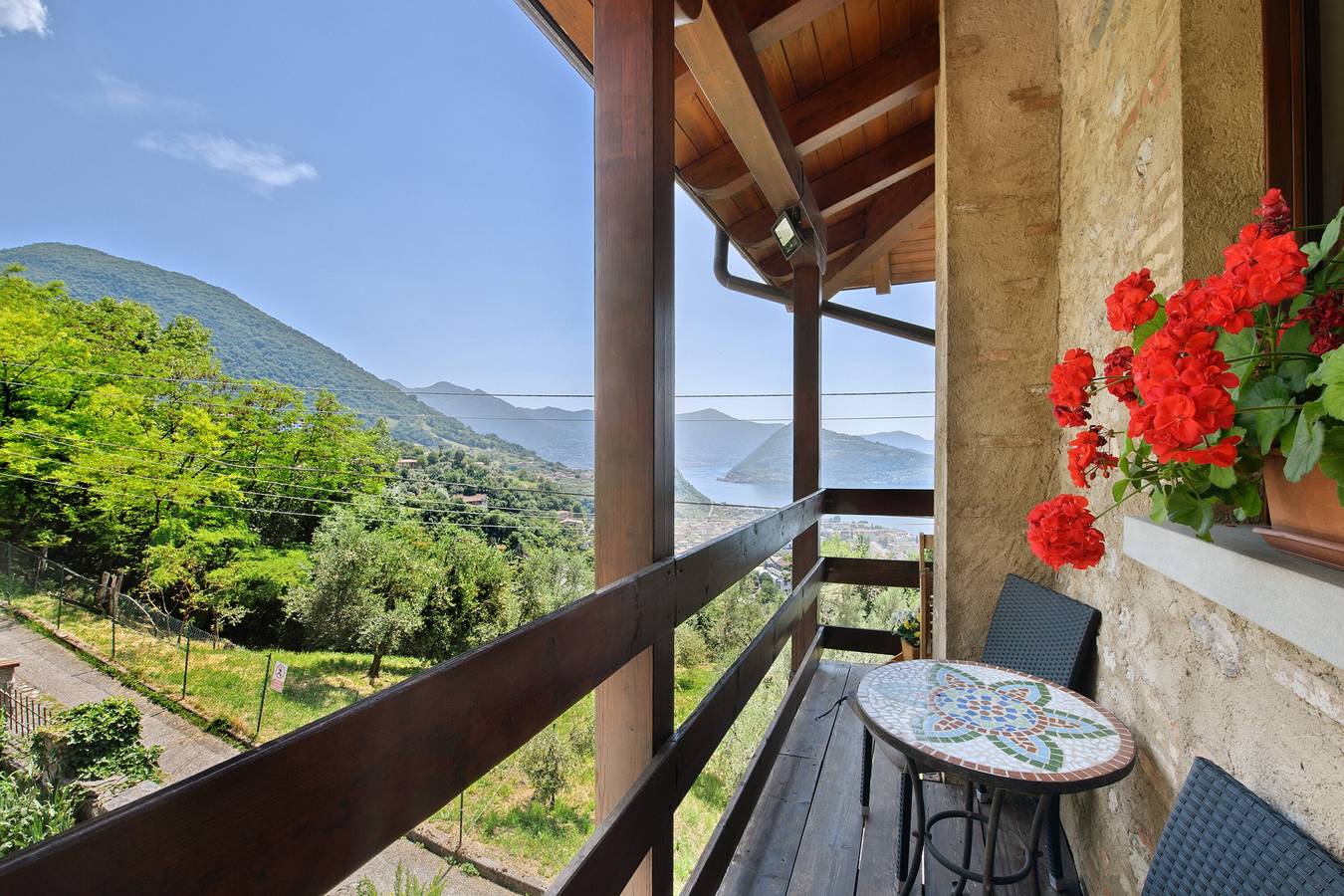 Stanza 1 con vista montagna, Wi-Fi e aria condizionata in Marone, Comune di Marone