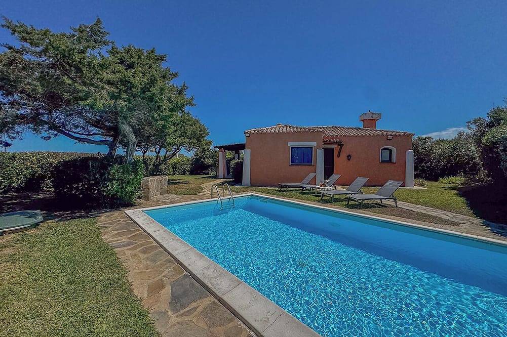 Villa Camilla: Private Pool & Bbq, Panoramic Garden Near Le Saline beach in Punta De Su Turrione, Stintino