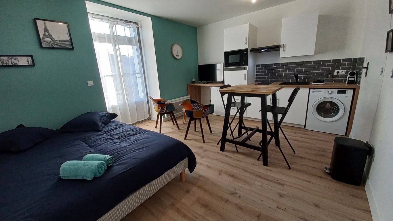 Studio entier, Segré - studio 24 m² ✰ centre ✰ Wifi ✰ tout neuf ! in Segré-en-Anjou-Bleu, Région de Segré