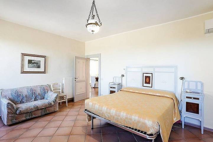 Villa Campoluce: Un'accogliente villa su due piani situata in posizione tranquilla. in Cupra Marittima, Riviera delle Palme
