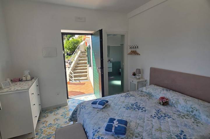 Ganze Wohnung, Green Nest with a sea view in Amalfi, Sorrento Coast