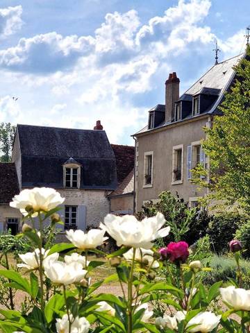 Chambre d’hôte pour 2 personnes, avec terrasse ainsi que vue et jardin dans La Marche