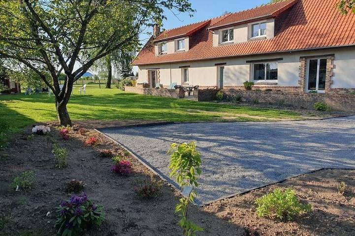 Location de vacances pour 8 personnes, avec terrasse et jardin à Gouchaupre
