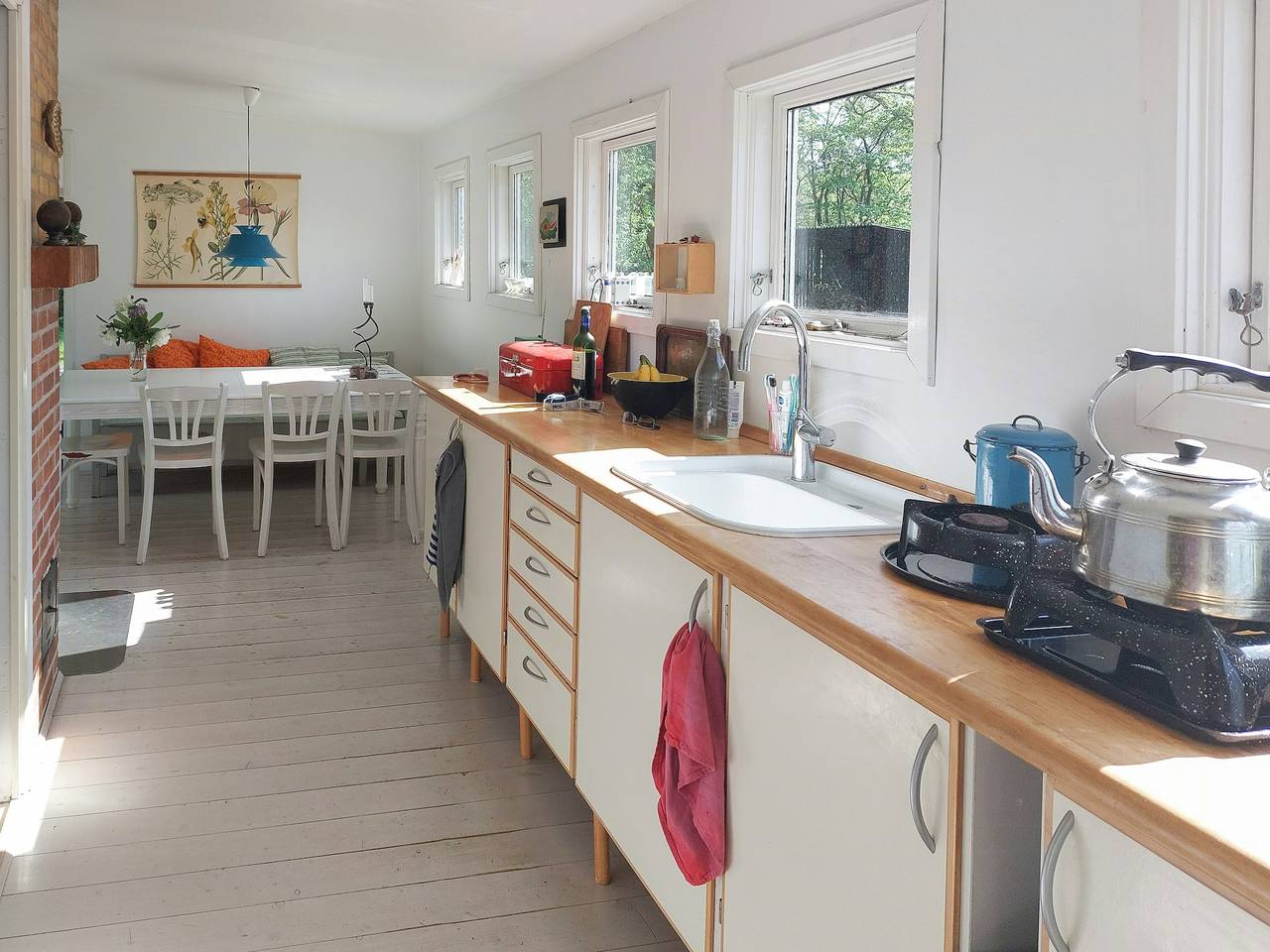 Semesterhus i en skogsträdgård i harmoni med naturen in Høve Strand, Asnæs