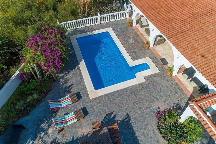 Villa für 8 Personen, mit Garten und Ausblick sowie Pool - 1