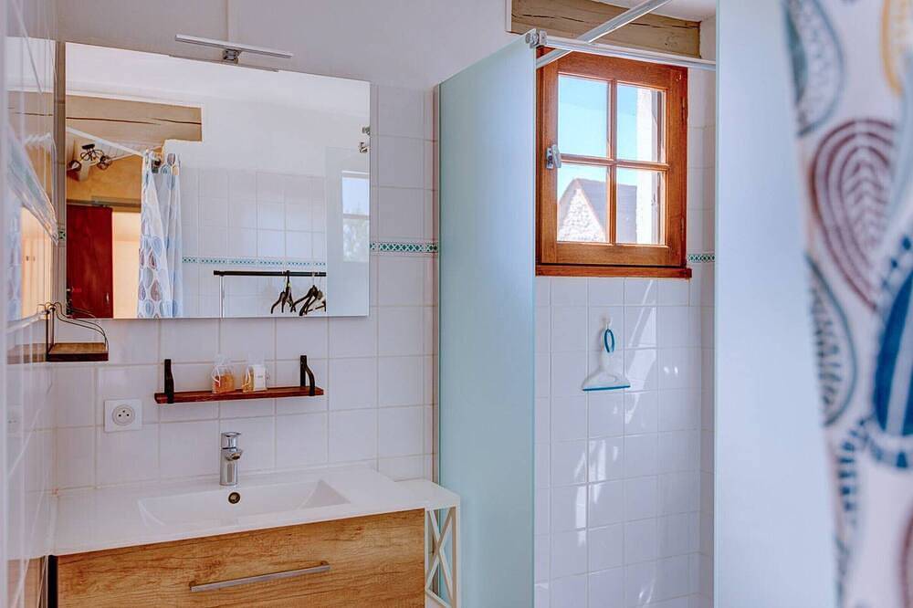 Cottage for 4, large terrace and garden in Gourdon, Lot