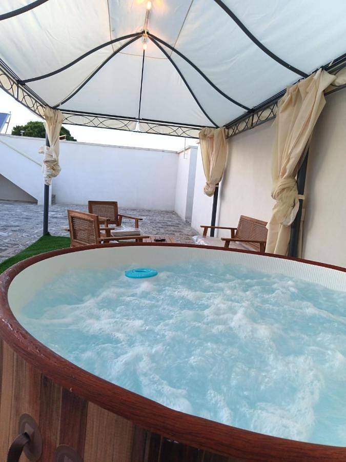 Agriturismo per 2 persone, con Idromassaggio e Terrazza nonché Giardino e Piscina per bambini a Manduria
