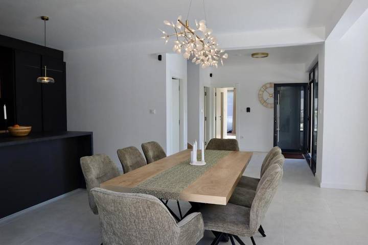 Villa pour 8 personnes, avec Balcon et Terrasse ainsi que Jardin et Piscine dans Šolta - 2