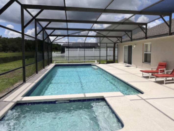 Vacation rental for 5 people, with yard and terrace, with pets in Poinciana