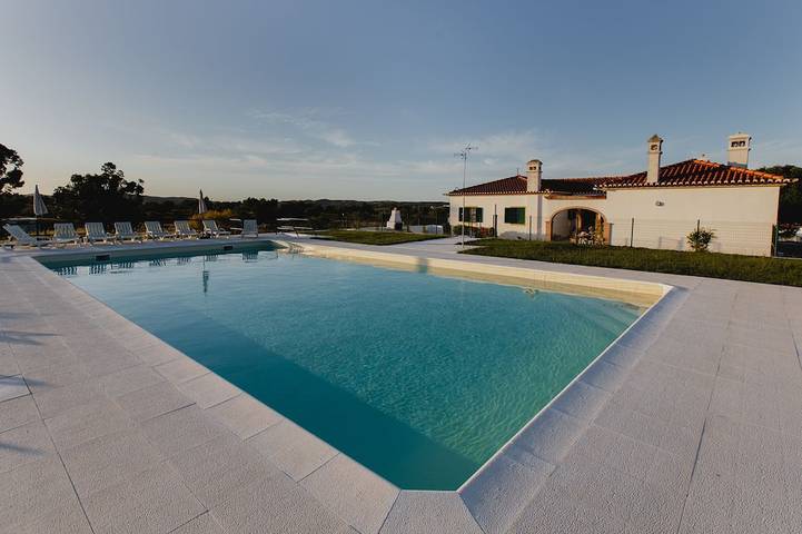 Location de vacances pour 8 personnes, avec jardin à Moura