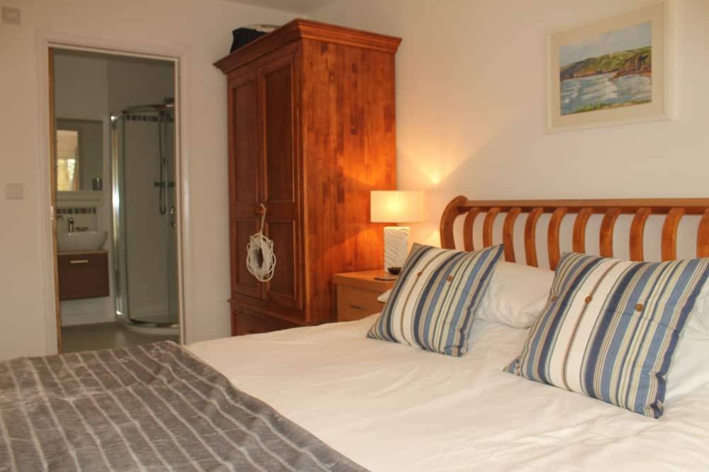 Architect Designed Eco House In A Secluded Littlehaven Private Lane in Little Haven, Pembrokeshire