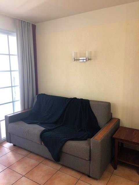 Gîte pour 3 personnes, avec piscine ainsi que jardin et vue, animaux acceptés à Uhart-Cize - 4