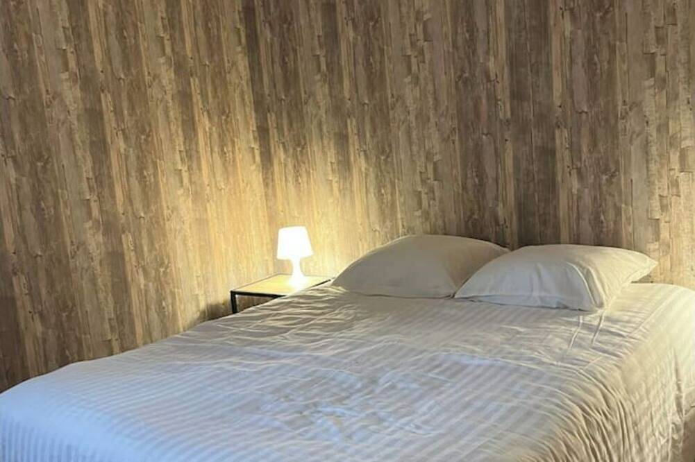 Apartamento entero, T2 historic town center with castle in La Roche-sur-Foron, Region Bonneville