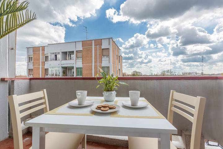 Apartamento entero, GuestHost - Bright Flat with Terrace in Ferrara, Provincia de Ferrara