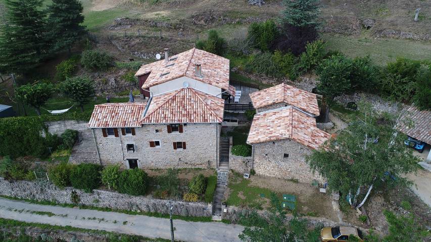Gîte 'Joannet' avec vue sur la montagne, terrasse privée et Wi-Fi in Lamastre, Région de Tournon-sur-Rhône