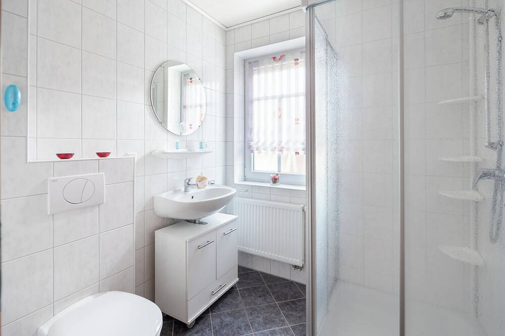 Ganze Wohnung, Schöne gemütliche Ferienwohnung mit Wlan in Norddeich, Norden und Umgebung