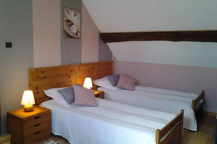 Location de vacances pour 5 personnes, avec jardin à Genouilly - 3