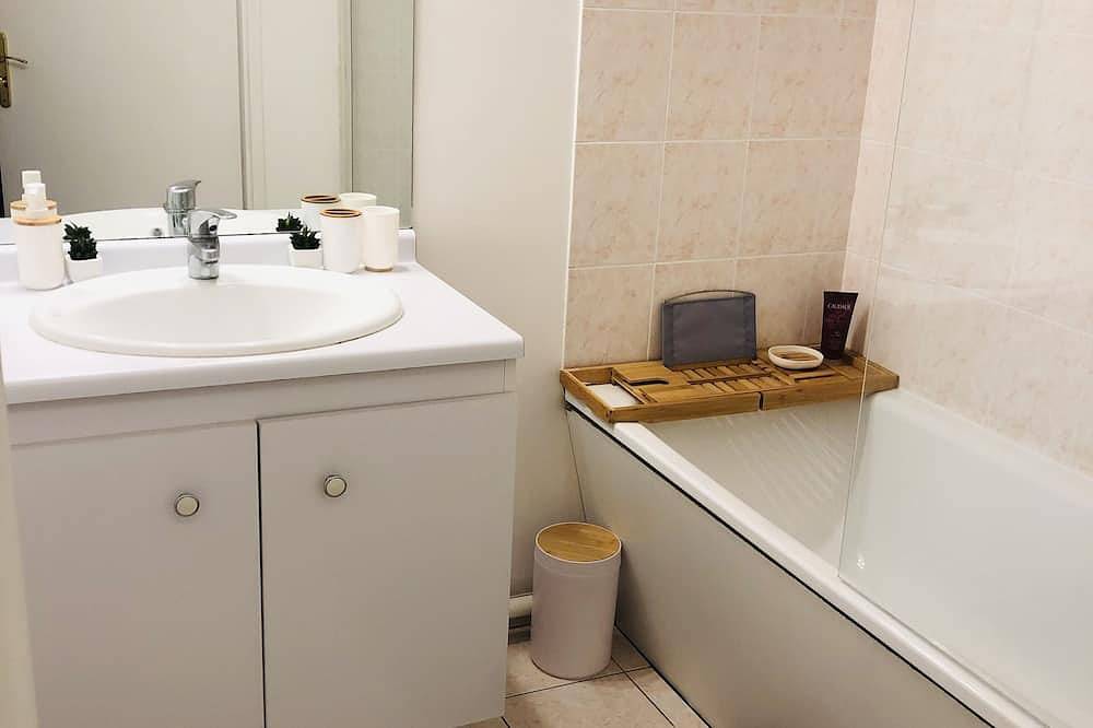 Entire apartment, 7 minutes Disney/Terrasse/Netflix/Parking in Magny-le-Hongre, Seine-et-Marne
