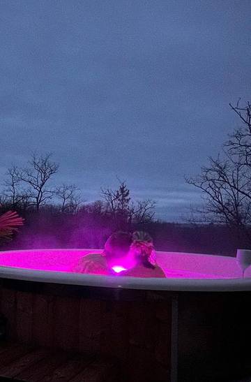 Gîte pour 2 personnes, avec vue ainsi que piscine et jardin à Lafrançaise
