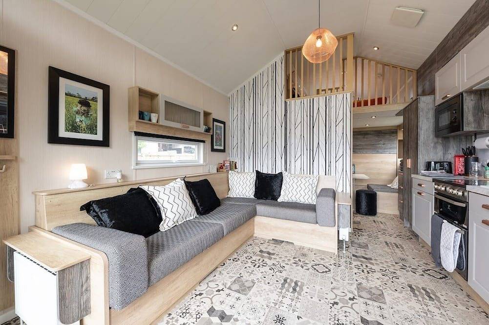 Luxe Hot Tub Lodge | 1hr from London | Sleeps 2-6 in Kent