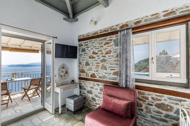 Villa Pounda-Breathtaking sea view-wifi-Newbuilding in Sporades