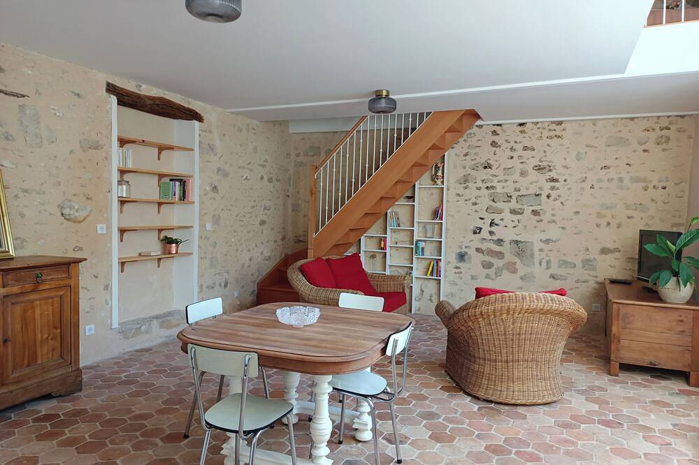 L’Âme de la Grange - Dos Habitaciones Pensión, Capacidad 4 in Grez-sur-Loing, Sena y Marne