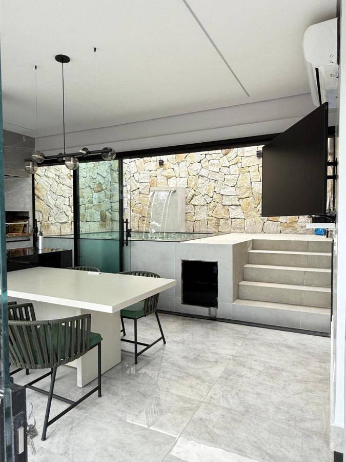 Casas e apartamentos de temporada para 6 pessoas, com vista e balcão e ainda piscina em Taguatinga