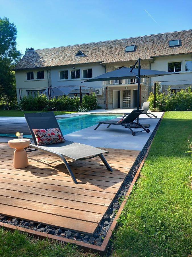 Maison de vacances pour 6 personnes, avec Terrasse et Jacuzzi ainsi que Jardin et Piscine à Espalion