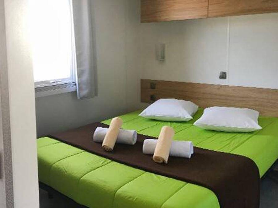 Camping L’Île du Rhin - Mobilhome 4 personnes - Mobil-home Pmr | Comfort | 2 Ch. | 4 Pers. | Terrasse surélevée | Clim. in Biesheim, Région de Colmar