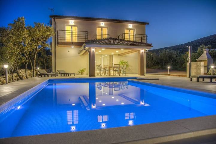 Ferienhaus für 10 Personen, mit Garten in Marina