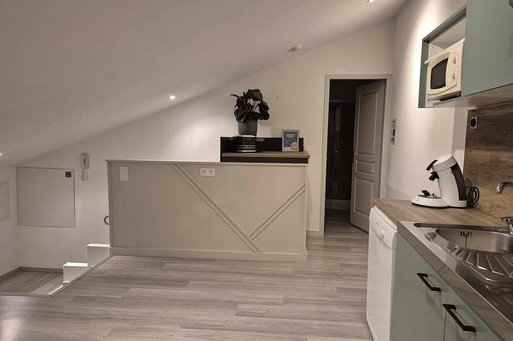 Entire apartment, Loft type apartment in the historic center in Saint-Paul-Trois-Châteaux, Nyons region