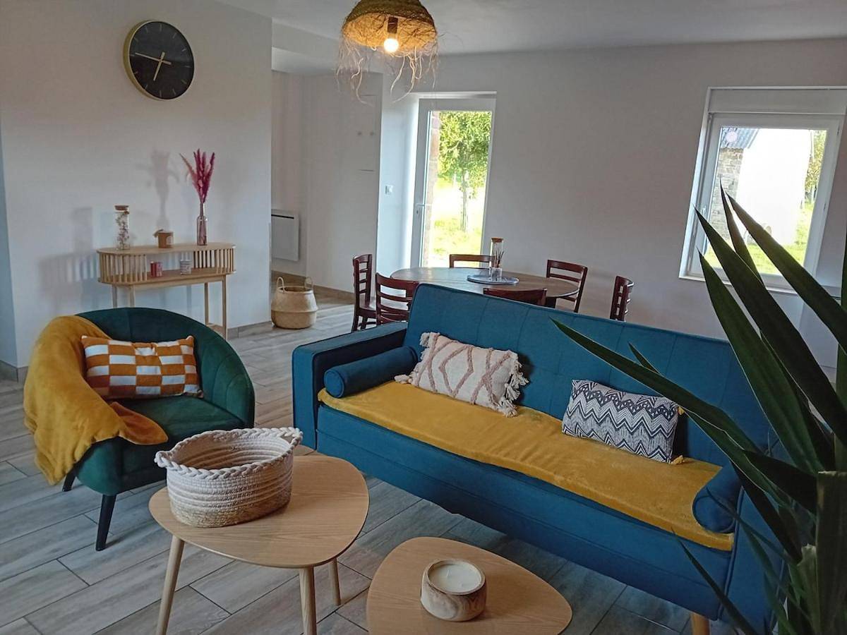 Two-Bedroom House in Roullours, Région de Vire