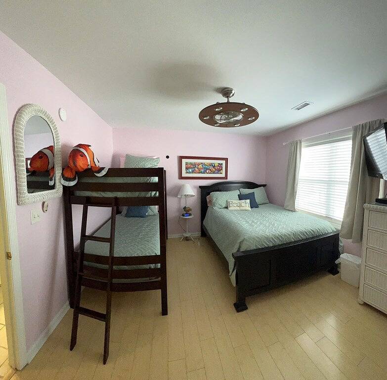 Not quite ocean front, but almost! Just a few steps to the sand! Pet friendly. in Surf City, Topsail Island