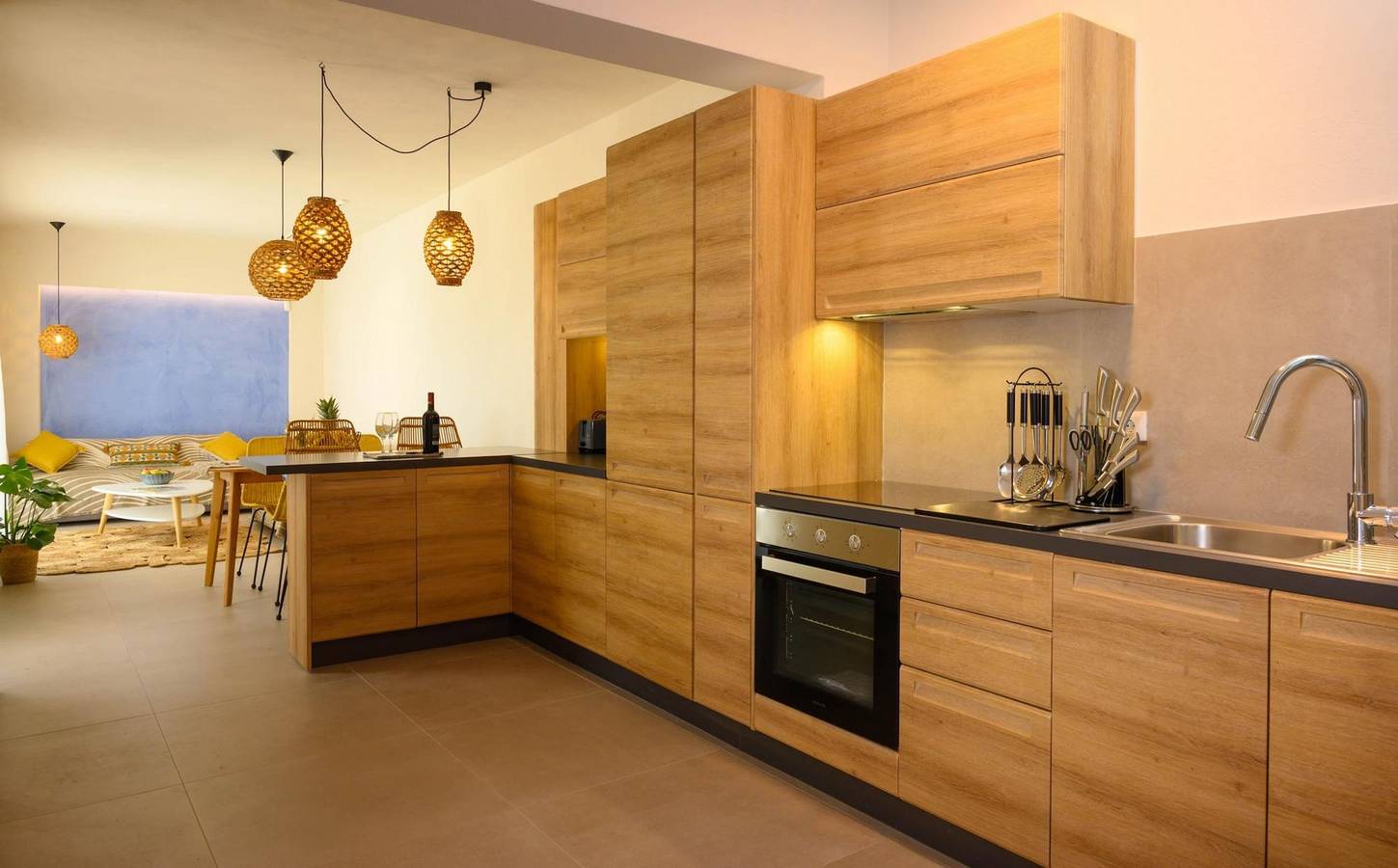 Ganze Wohnung, Heartwood Suite w Shared Pool by Roots Suites in Lasithi