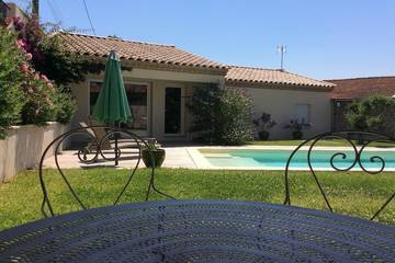 Gîte pour 4 personnes, avec jardin ainsi que piscine et terrasse à Lançon-Provence