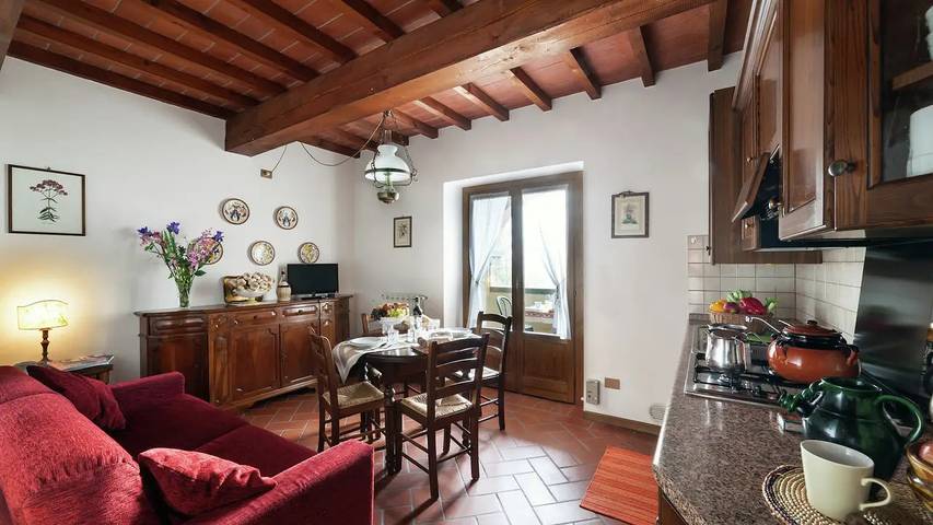 Gîte pour 3 personnes, avec Jacuzzi et Terrasse ainsi que Jardin et Piscine à Poppi - 2