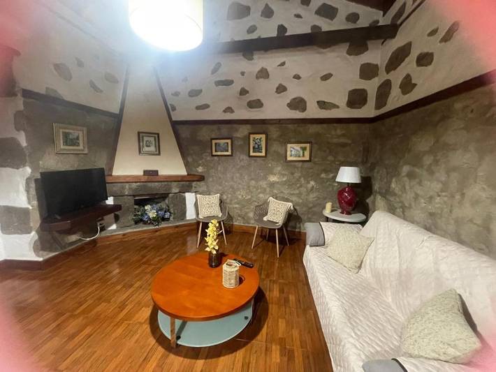 Apartamento para 6 personas, con vistas y terraza en Moya