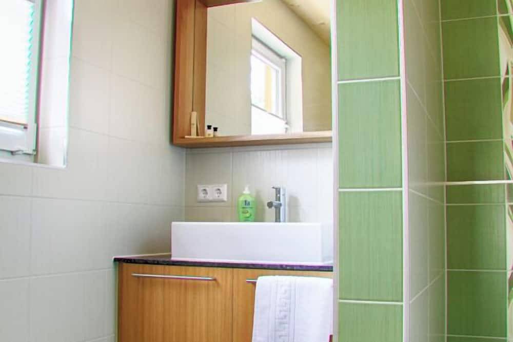Ganze Wohnung, Von Weinstöcken umgebenes Ferienhaus (70m2) mit kostenfreiem Wlan in Markt Nordheim, Steigerwald