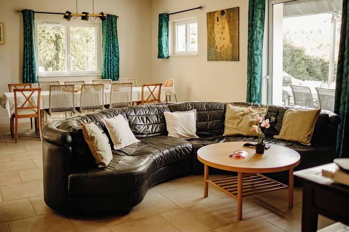 Gîte pour 11 personnes, avec jardin et terrasse, animaux acceptés