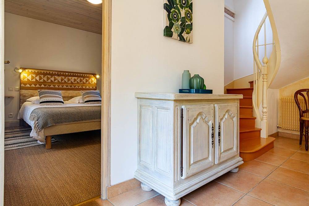 Grand gîte tout confort ( 4*) avec terrasse, jardin et piscine privée chauffée. in Sarlat-la-Canéda, Périgord Noir