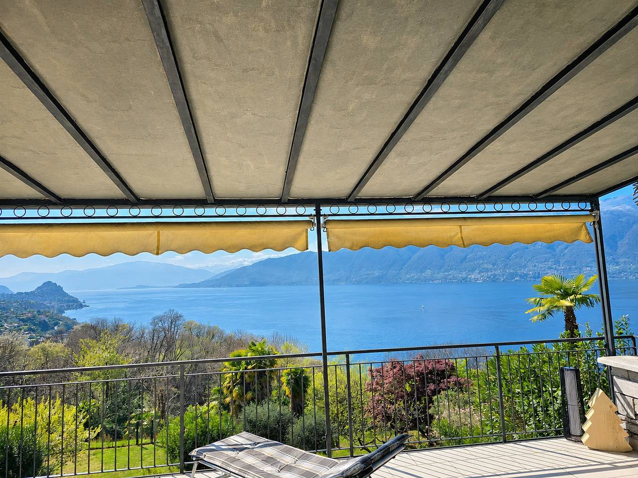Appartamento intero, Parco Belvedere: Grande Terrazza Vista Lago in Bedero, Brezzo di Bedero