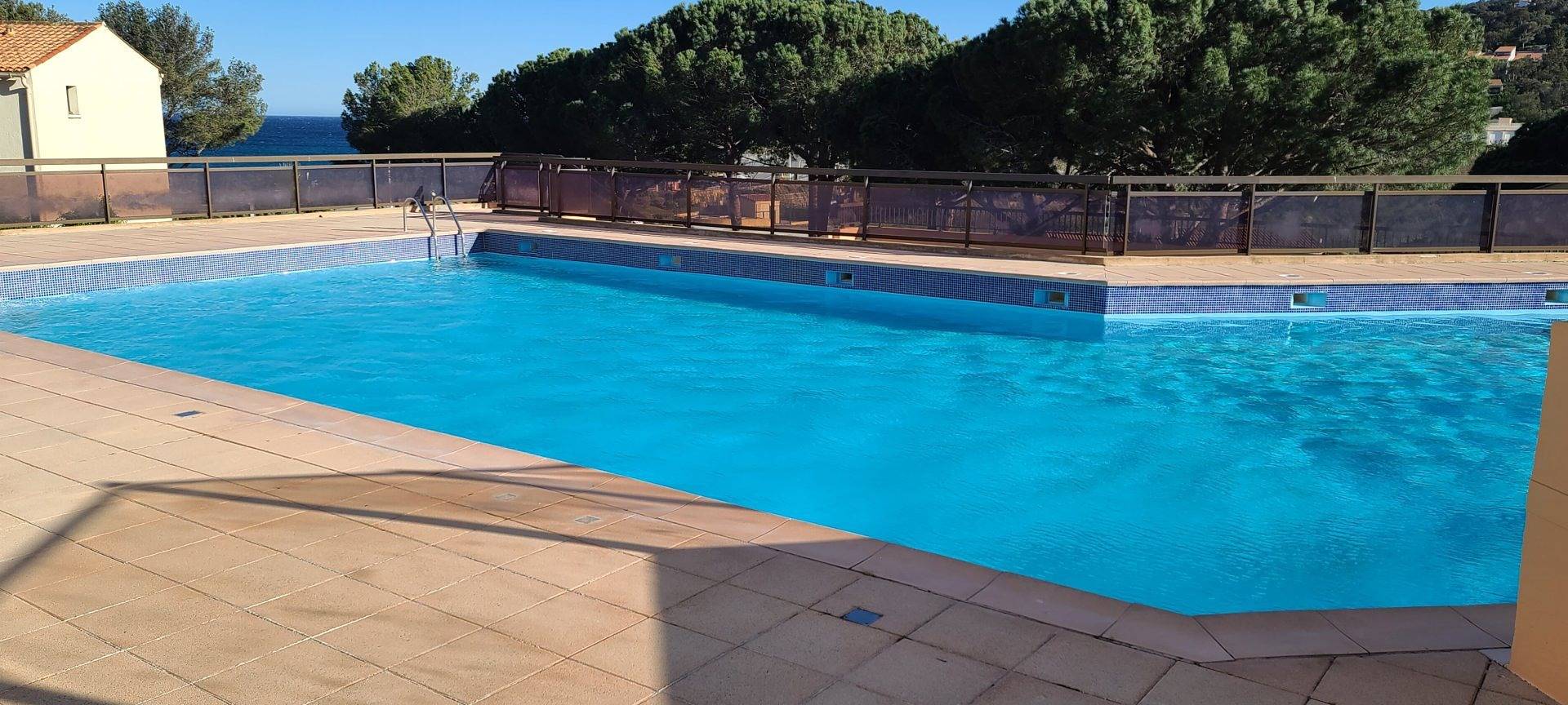 Appartement demi-villa, bord de mer, piscine chauffée in Roquebrune-sur-Argens, Région de Draguignan