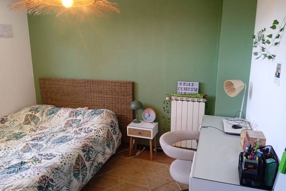 Provence verte, piscine, sauna, calme et détente au rendez-vous in La Roquebrussanne, Côte méditerranéenne (France)