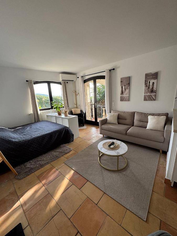 Gîte pour 2 personnes, avec vue ainsi que piscine et jardin à Falicon - 3