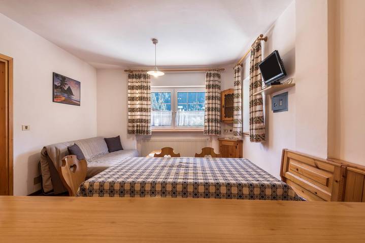 Apartamento entero, Apartamento vacacional Casa Lorenz 1 con vistas a la montaña, Wi-Fi y jardín in Alba (Canazei), Canazei