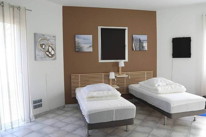 Location de vacances pour 10 personnes, avec jardin à Brach - 4